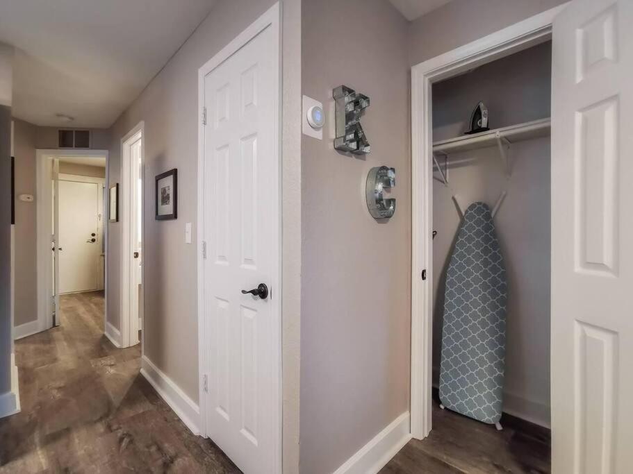 W-1E Awesome Westport Location Remodeled King Bed Villa Kansas City Exterior foto